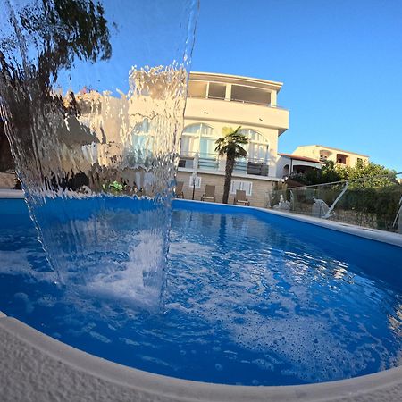 נובליה Apartments Sun Dance With Heated Pool מראה חיצוני תמונה
