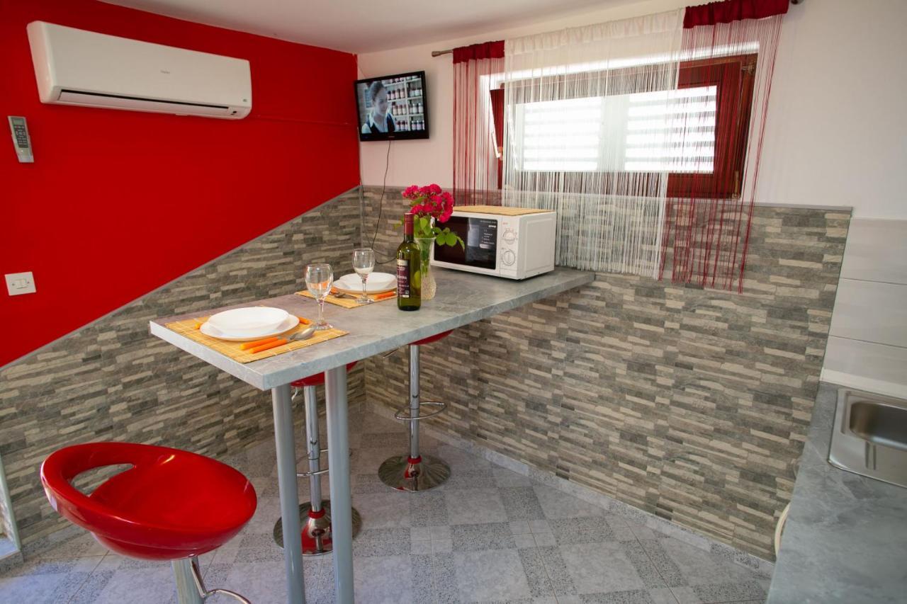 נובליה Apartments Sun Dance With Heated Pool מראה חיצוני תמונה