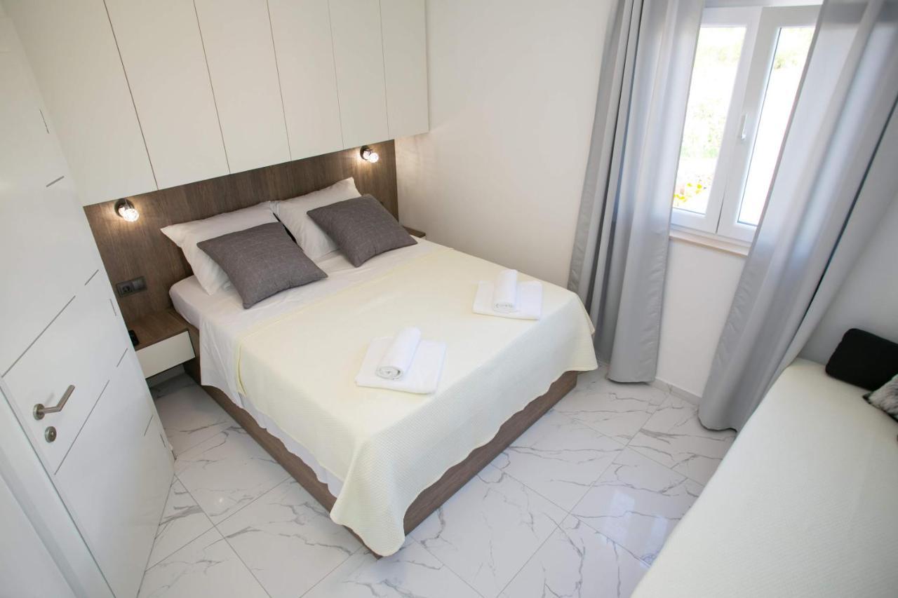 נובליה Apartments Sun Dance With Heated Pool מראה חיצוני תמונה