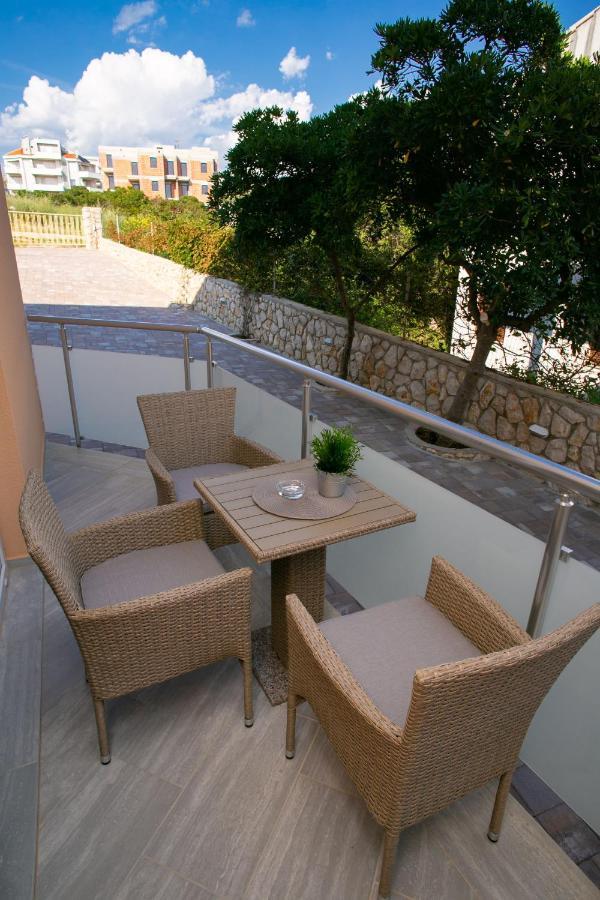 נובליה Apartments Sun Dance With Heated Pool מראה חיצוני תמונה
