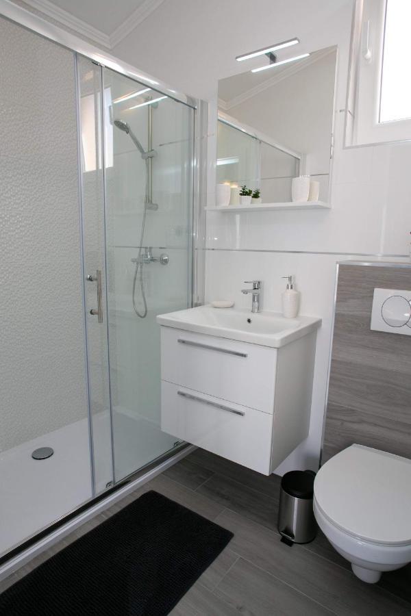 נובליה Apartments Sun Dance With Heated Pool מראה חיצוני תמונה
