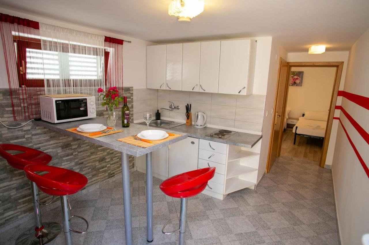 נובליה Apartments Sun Dance With Heated Pool מראה חיצוני תמונה