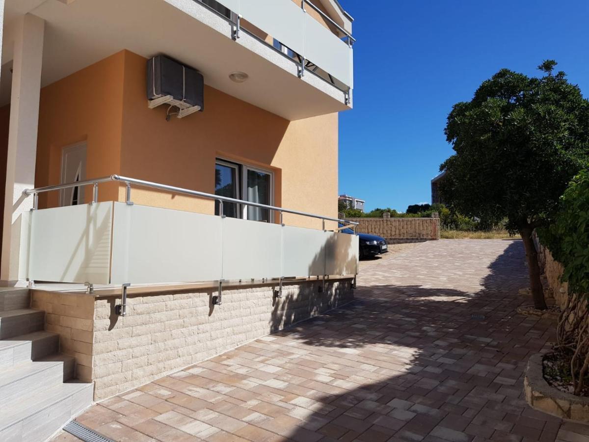 נובליה Apartments Sun Dance With Heated Pool מראה חיצוני תמונה