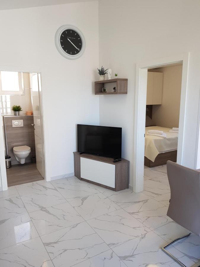 נובליה Apartments Sun Dance With Heated Pool מראה חיצוני תמונה