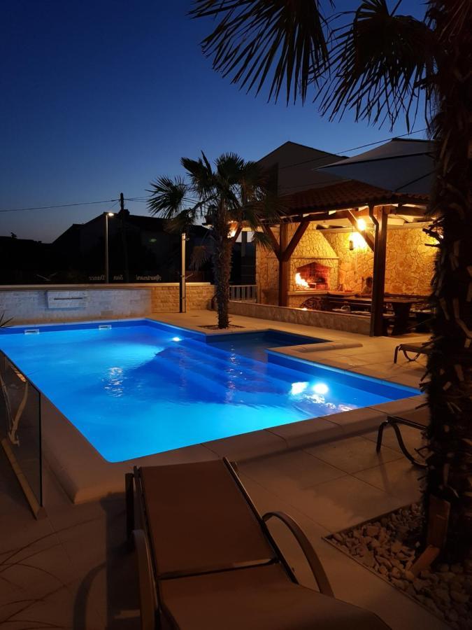נובליה Apartments Sun Dance With Heated Pool מראה חיצוני תמונה