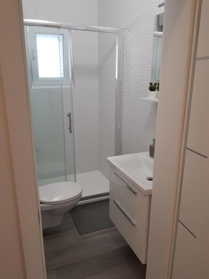 נובליה Apartments Sun Dance With Heated Pool מראה חיצוני תמונה