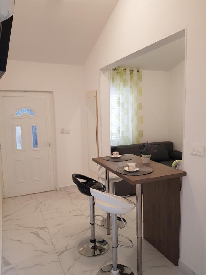 נובליה Apartments Sun Dance With Heated Pool מראה חיצוני תמונה