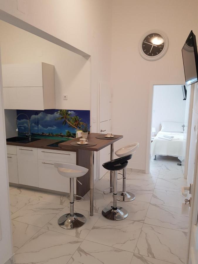 נובליה Apartments Sun Dance With Heated Pool מראה חיצוני תמונה