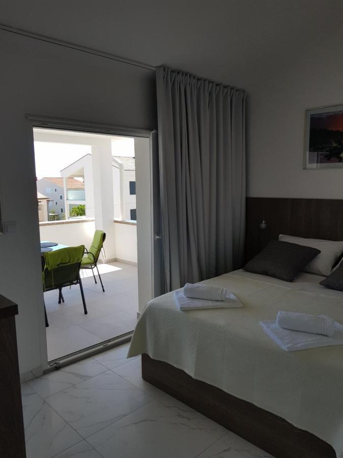 נובליה Apartments Sun Dance With Heated Pool מראה חיצוני תמונה