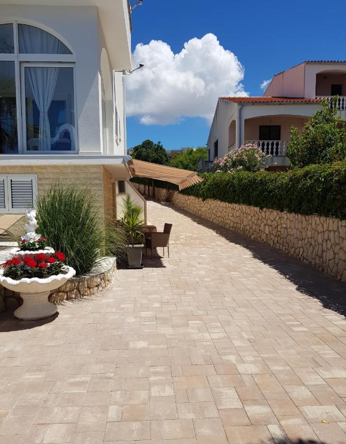 נובליה Apartments Sun Dance With Heated Pool מראה חיצוני תמונה