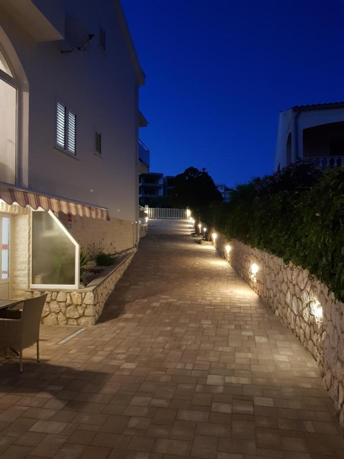 נובליה Apartments Sun Dance With Heated Pool מראה חיצוני תמונה