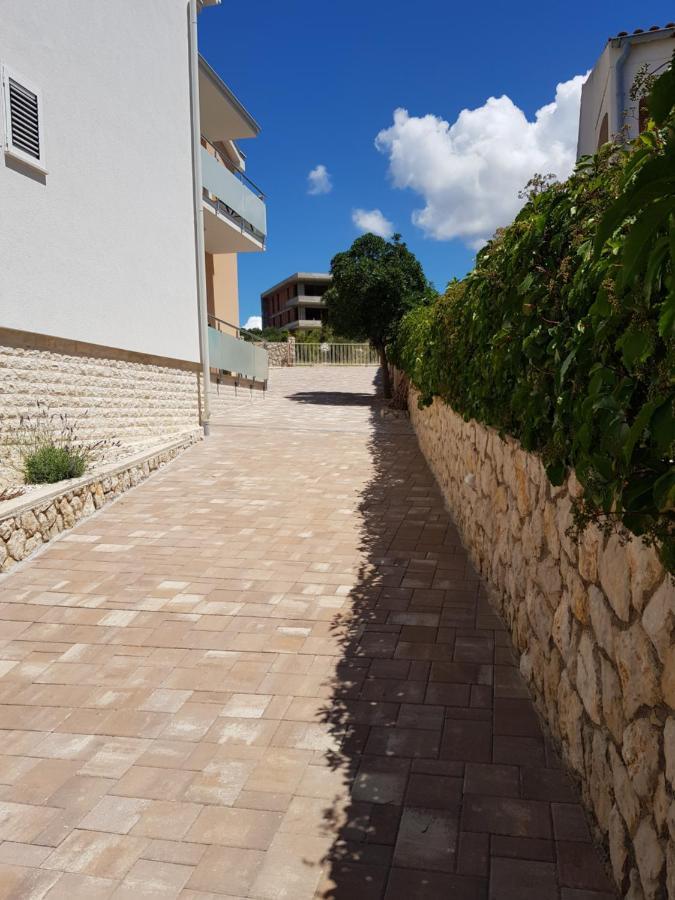 נובליה Apartments Sun Dance With Heated Pool מראה חיצוני תמונה